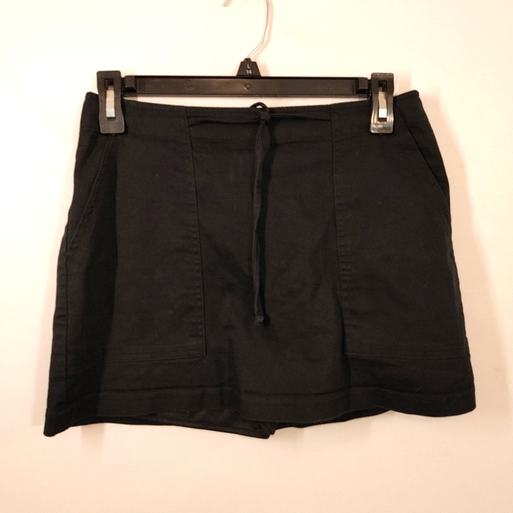 Tempted Black Zip Up Skirt Women's Size 3/4 Used Very Good. MADE IN USA .Condit